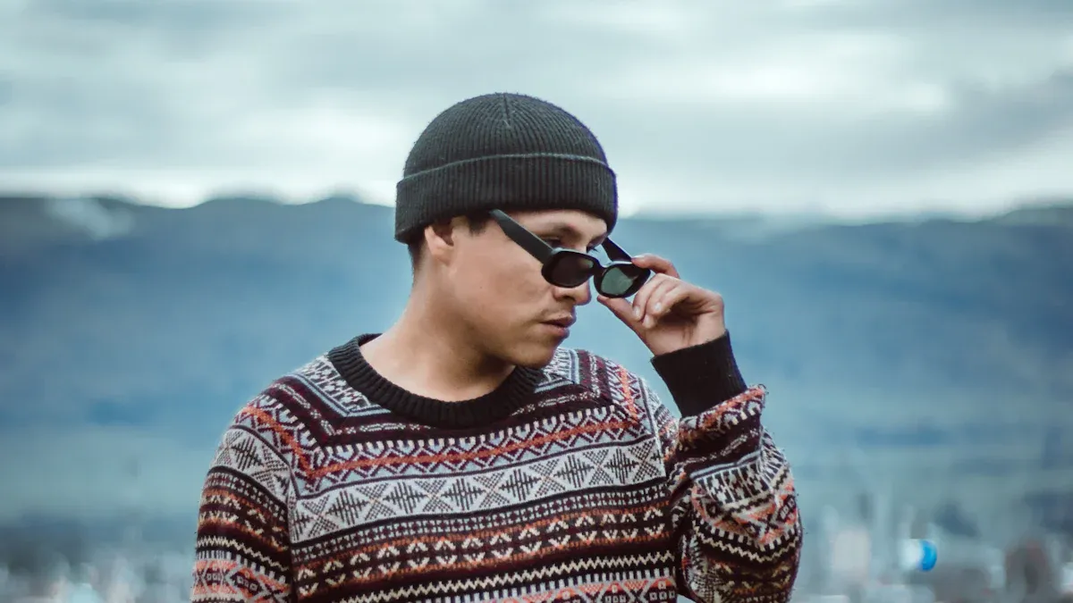 Top Trends in Custom Jacquard Knit Cardigans for B2B Fashion Lines