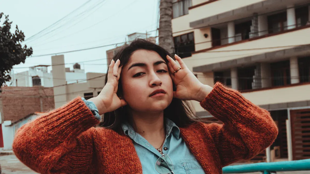 Minimal Street Knitwear: Redefining Urban Comfort