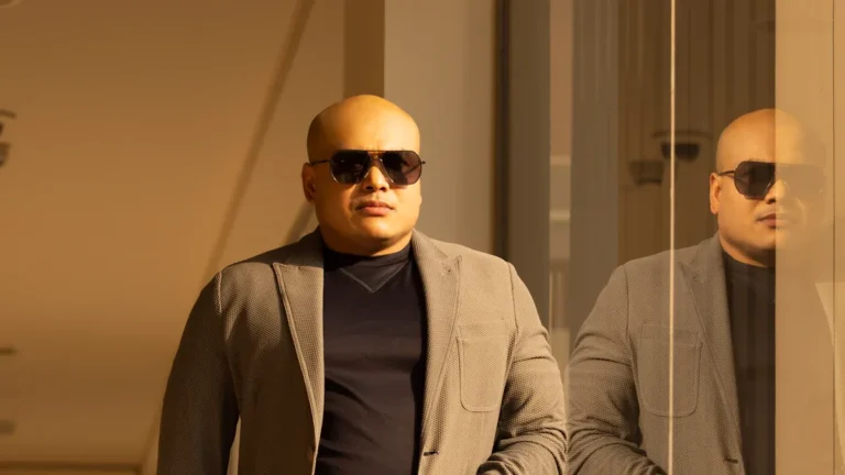 Chinos vs Khakis: Key Differences, Style Tips & How to Choose the Right Pants