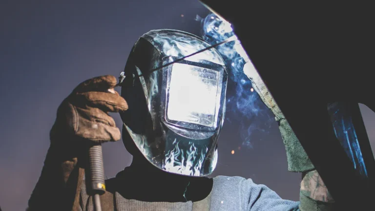 Why Carhartt Hoodies Became the Benchmark for Durable Workwear