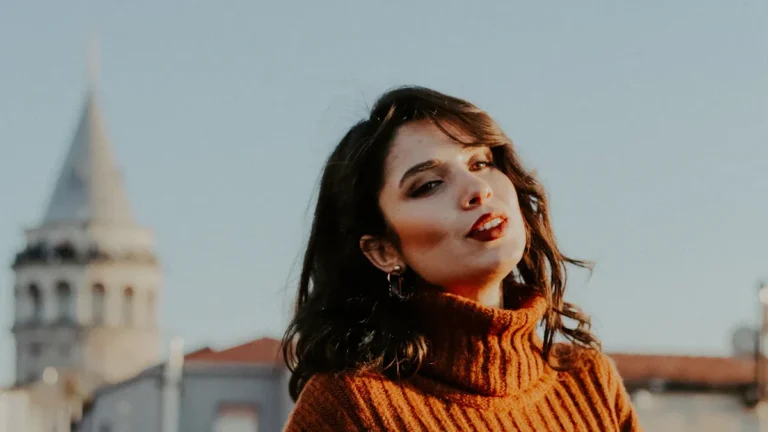 Beyond the Collar: The Ultimate Guide to Turtlenecks — Names, History, Styling & Why They’re Back