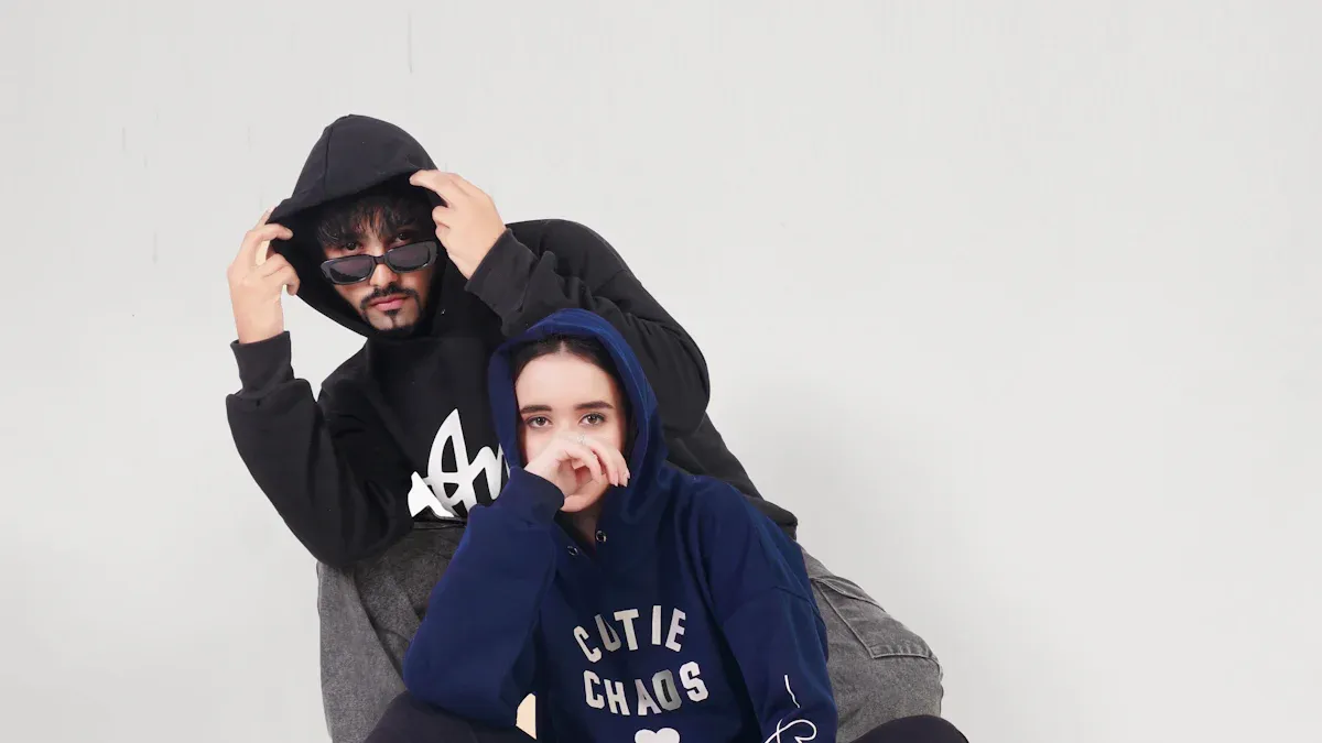 Hoodies vs Sweatshirts: Style & Versatility