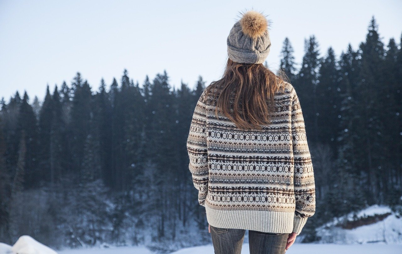 What Factors Affect the Cost of Custom Sweater Production