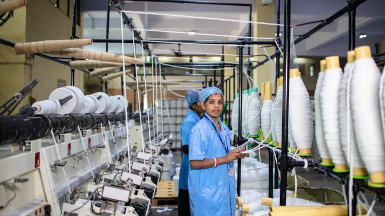 What is the minimum order quantity for yarn suppliers in 2025