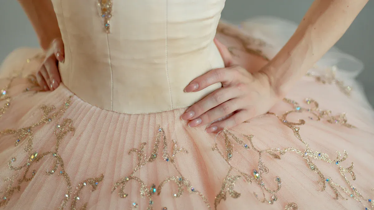 Empire waist dress: definition and features