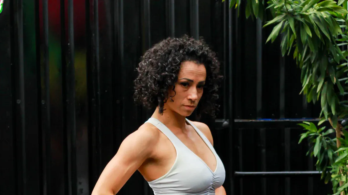 Athleta vs Lululemon Leggings Which Brand Wins in 2025