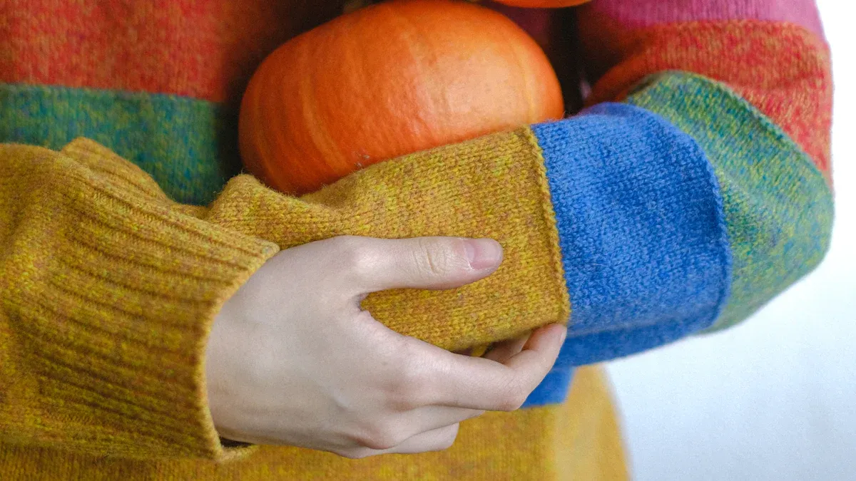 Color and dyeing pointelle fabric