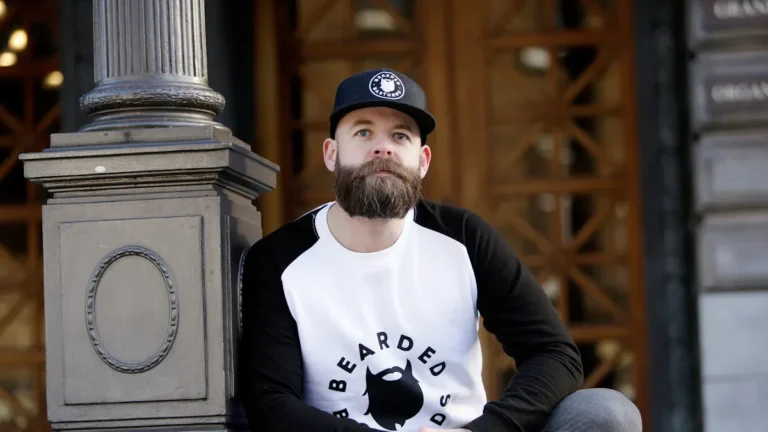 What Makes a Raglan T Shirt Different from Other Tees