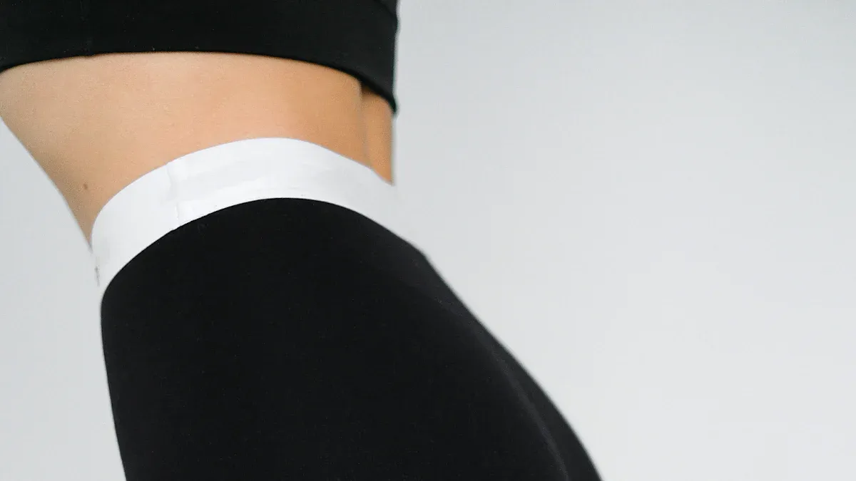 Which Fabric Stretches More, Polyester or Spandex