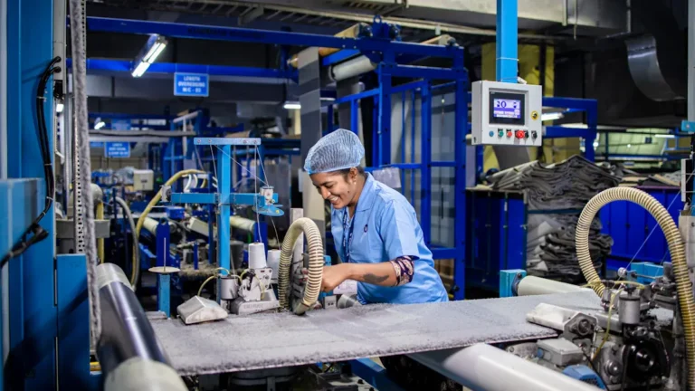 How MOQ Works in Custom Knitwear Manufacturing for 2025