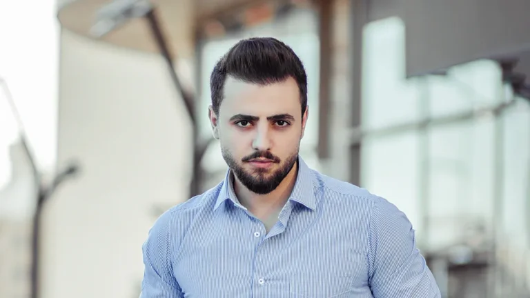 10 Must-Have Men'
                style=