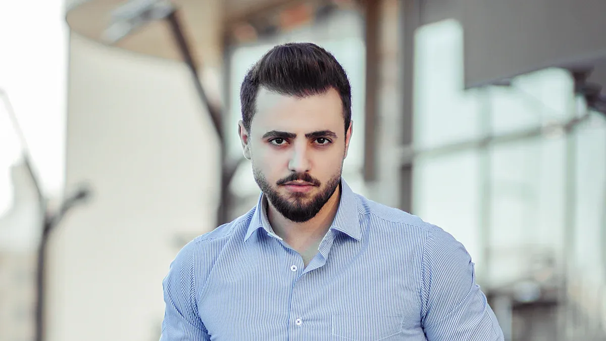 10 Must-Have Men'
                style=