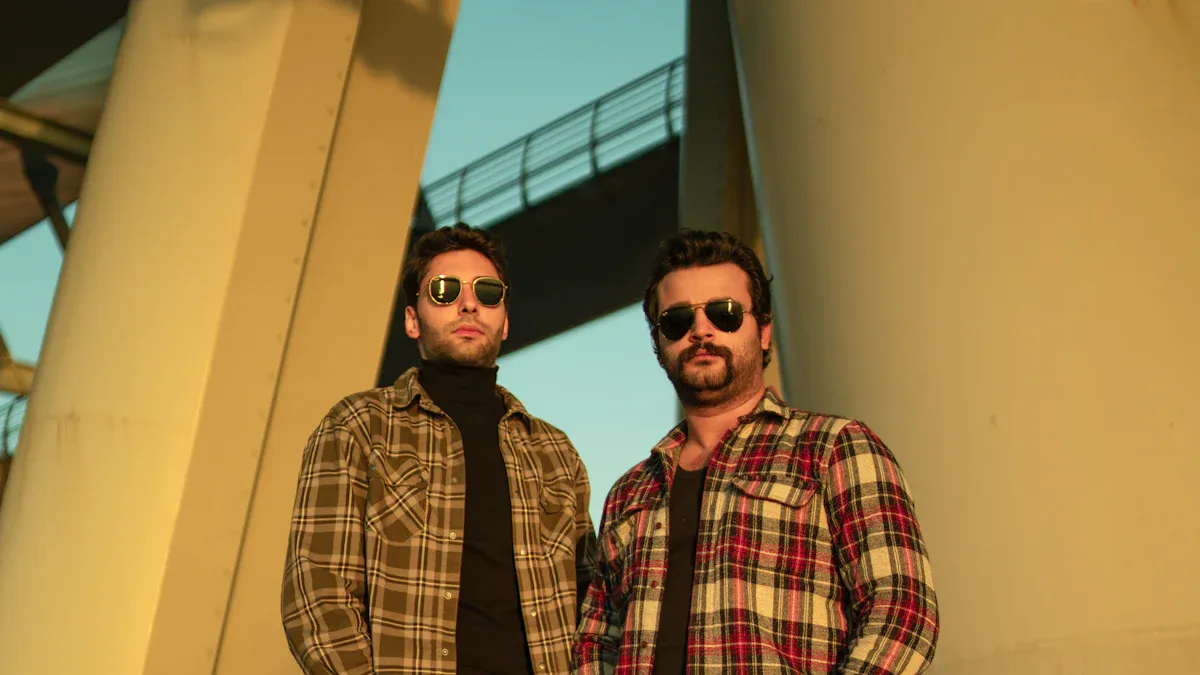 Flannel Shirt Styles and Trends